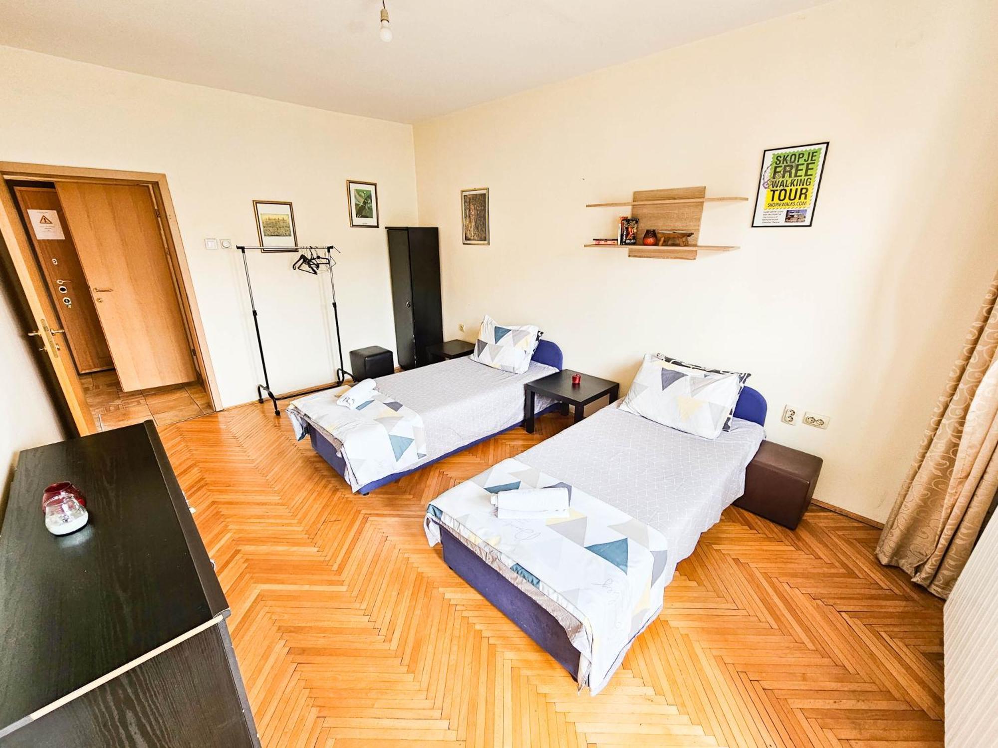 Square Apartment *