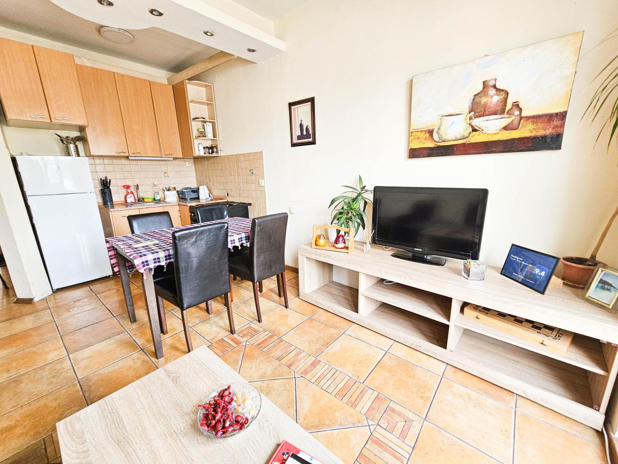 Square Apartment *