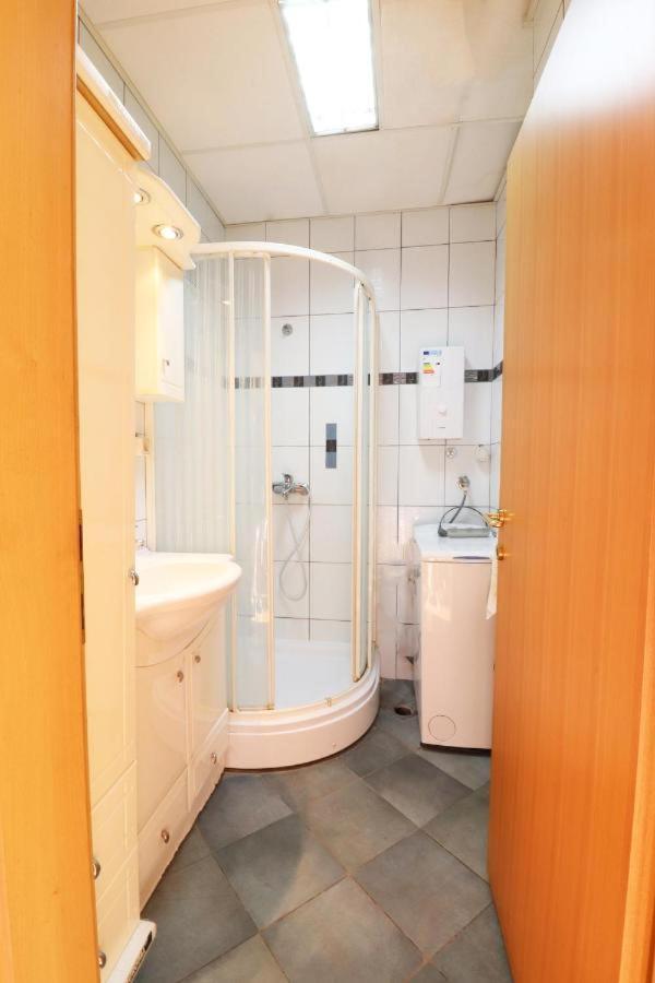 Square Apartment *