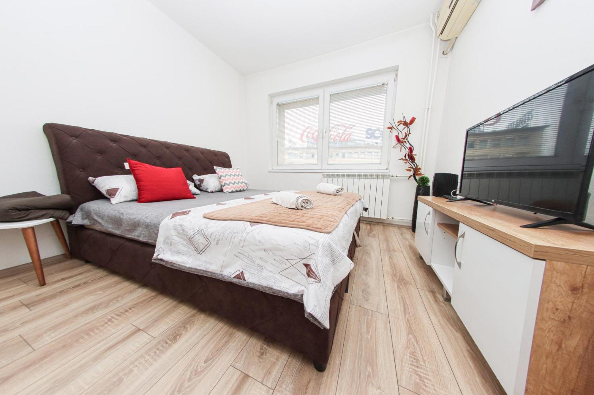 Apartment Square *