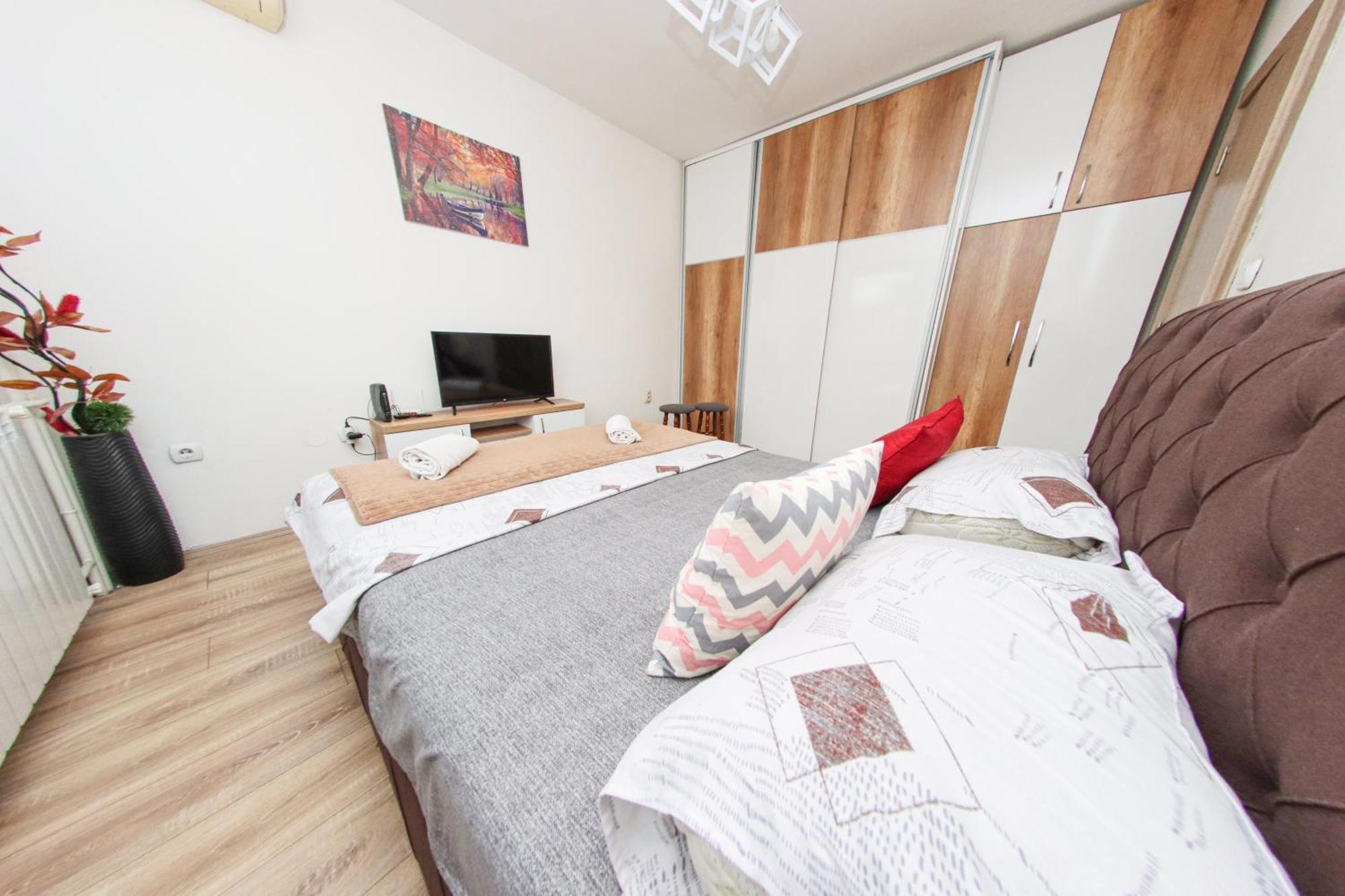 Square Apartment